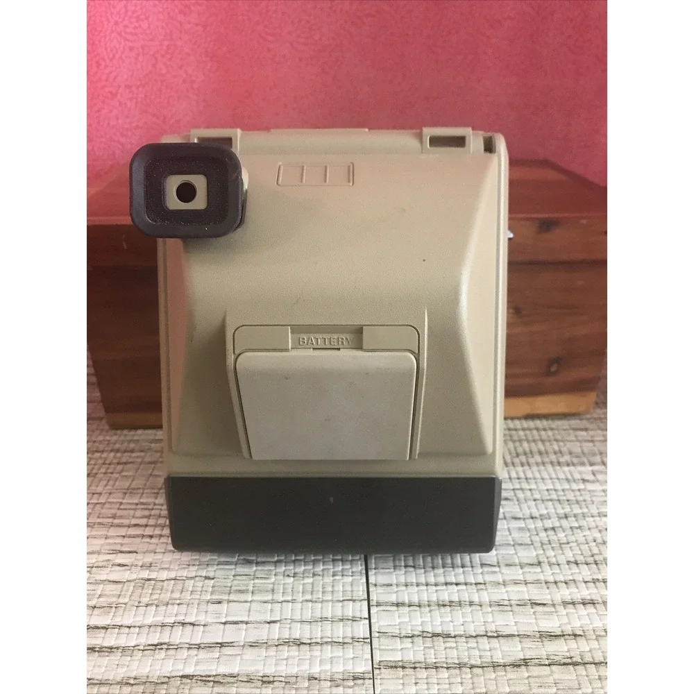 Vintage Kodak Instant Camera Colorburst 100 Film Photo Collectible‎ UNTESTED